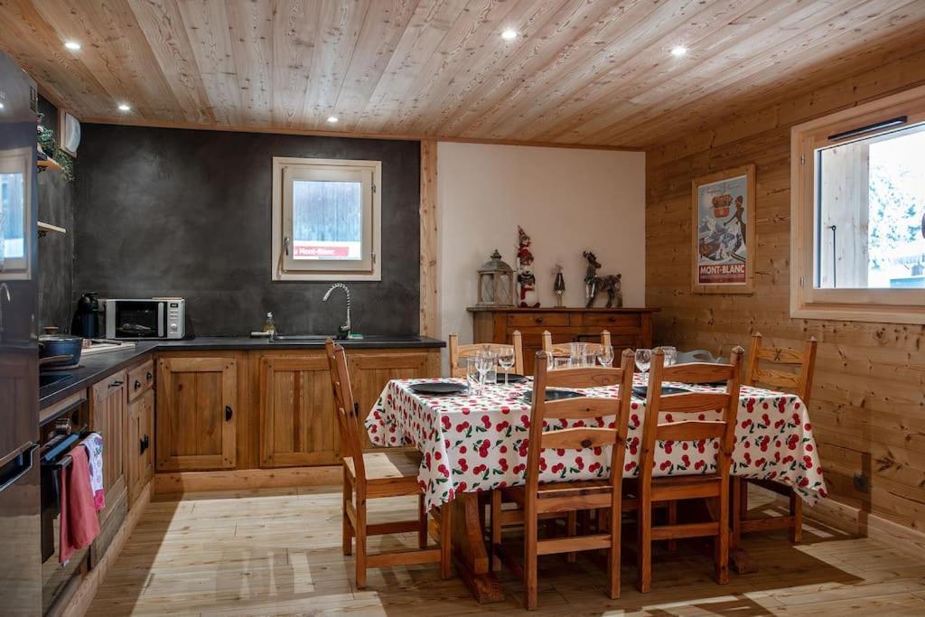 Charmant Appartement Dans Chalet, Coeur De Межев Экстерьер фото